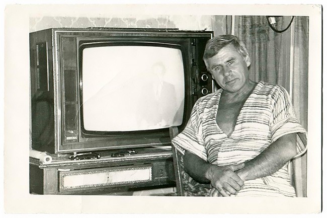 Vintage Photos Of Soviet People Took Posing With Their First TV Sets IV.jpg